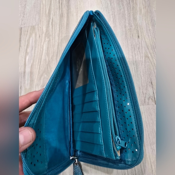 Buxton L- Zip-Around RFID Credit Card Leather Wallet Teal - Picture 3 of 8